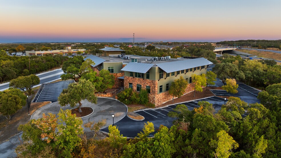 More Photos Of 1580 S Main St, Boerne Medical For Lease