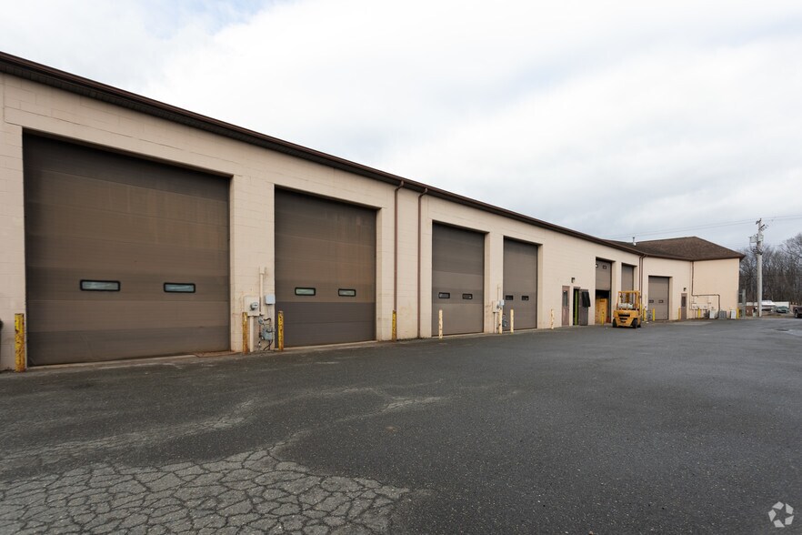 More Photos Of 2819 North Point Blvd, Dundalk Unknown For Lease