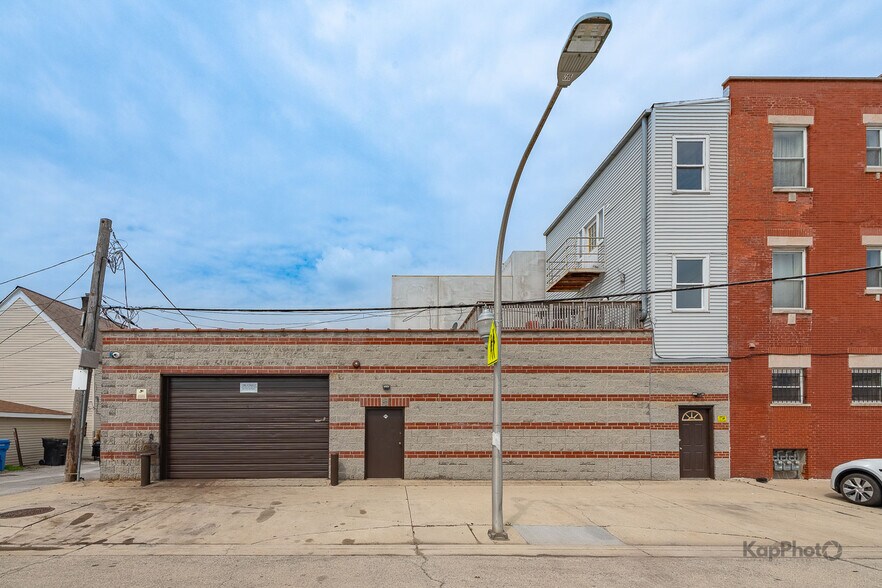 More Photos Of 601 W 47th St, Chicago Storefront Retail Residential For Sale