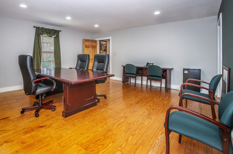 More Photos Of 512 E Blanco St, Boerne Office For Lease