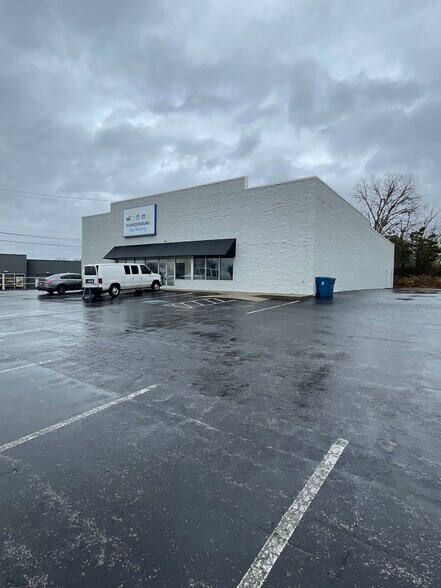 More Photos Of 685 S College St, Harrodsburg Storefront Retail Office For Lease