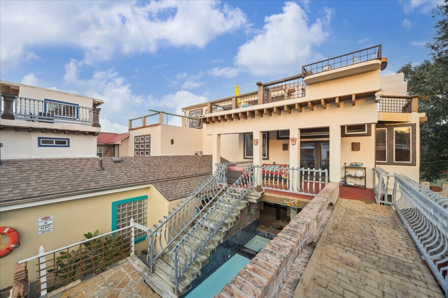 More Photos Of 614 Pine Gully Rd, Seabrook Apartments For Sale