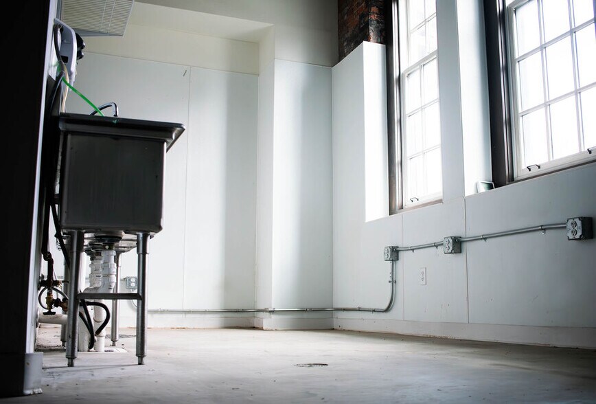 More Photos Of 68 Tonawanda St, Buffalo Apartments For Sale