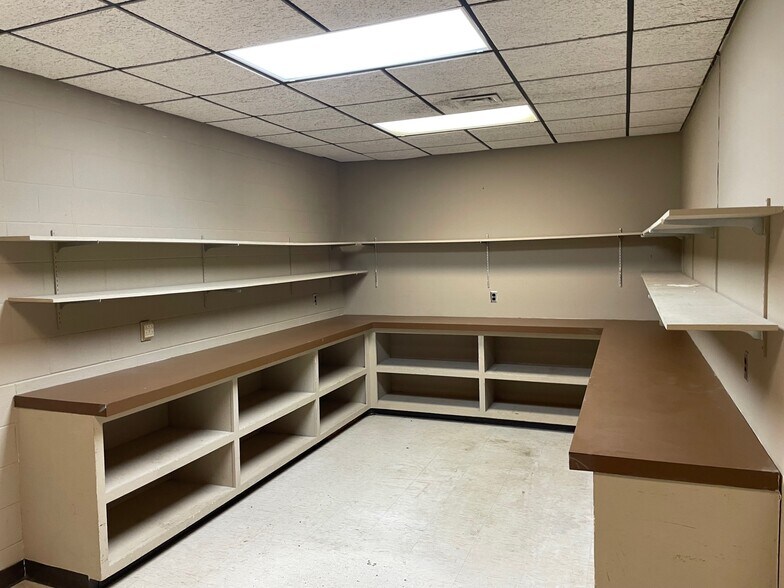 More Photos Of 312 Madison St, Clarksville Office For Sale
