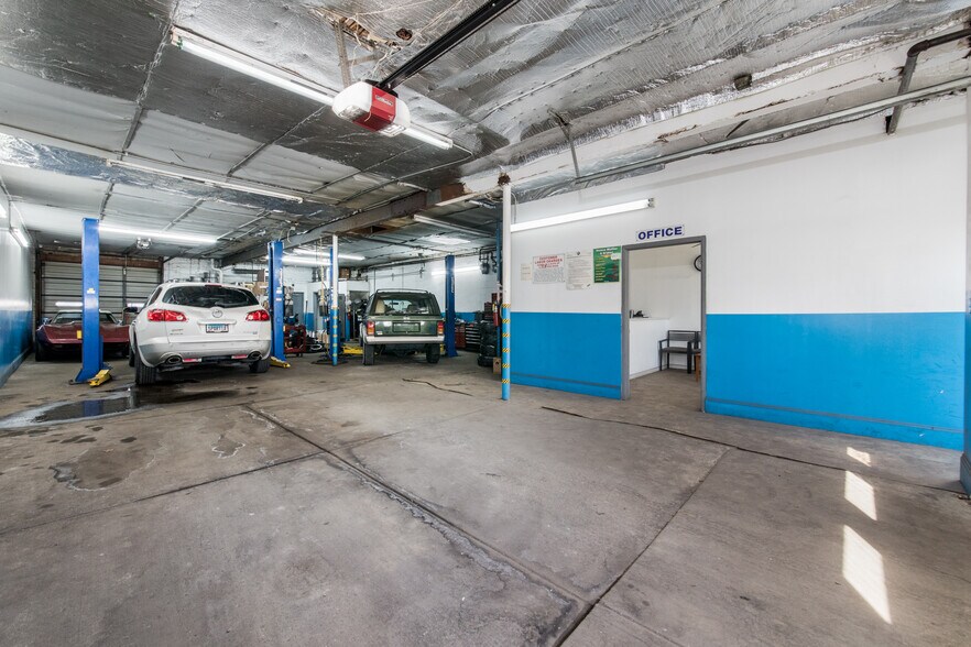 More Photos Of 5700-5716 N Western Ave, Chicago Storefront For Lease