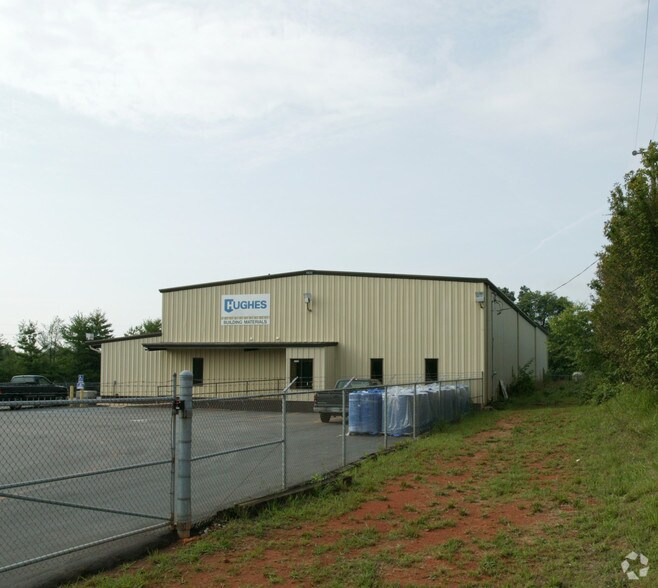 More Photos Of 1030 Thousand Oaks Blvd, Greenville Warehouse For Lease