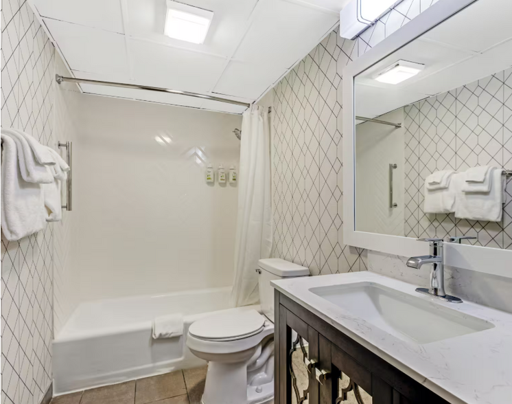 More Photos Of 929 Parkway, Gatlinburg Hotel For Sale