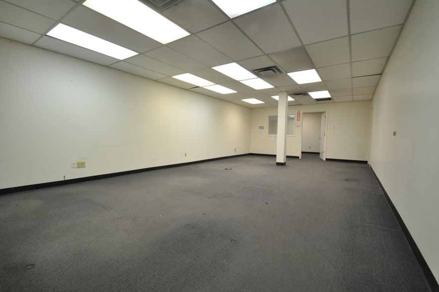 More Photos Of 700 Grand Ave, Ridgefield Warehouse For Lease