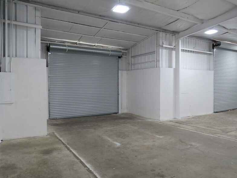 More Photos Of 5638 Star Ln, Houston Auto Dealership For Lease