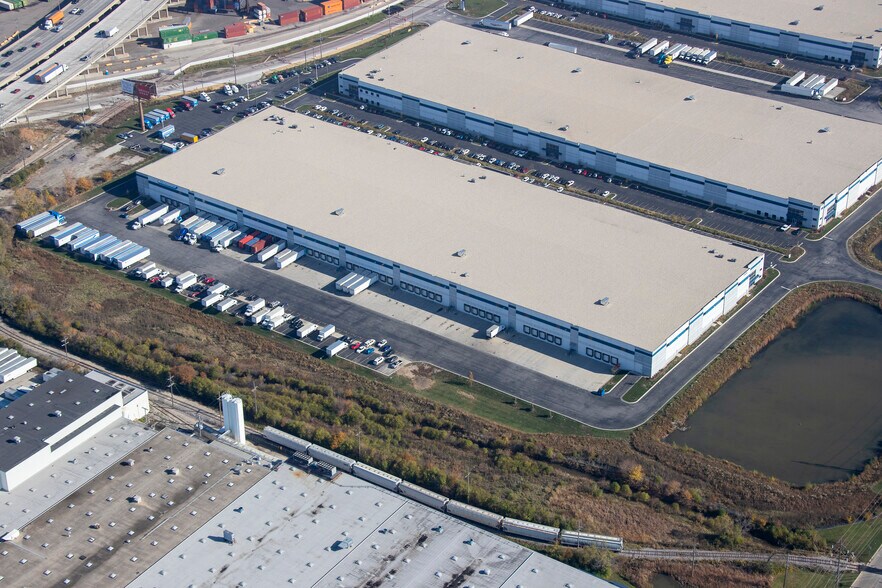 More Photos Of 10701 Franklin Ave, Franklin Park Warehouse For Lease