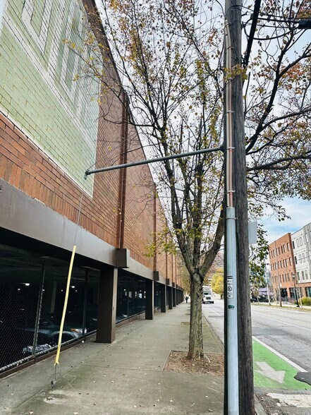 More Photos Of 275 Decatur St, Atlanta Warehouse For Lease
