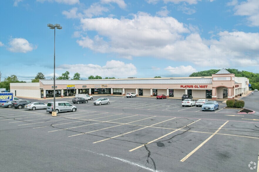 More Photos Of 1790 E Market St, Harrisonburg General Retail For Lease