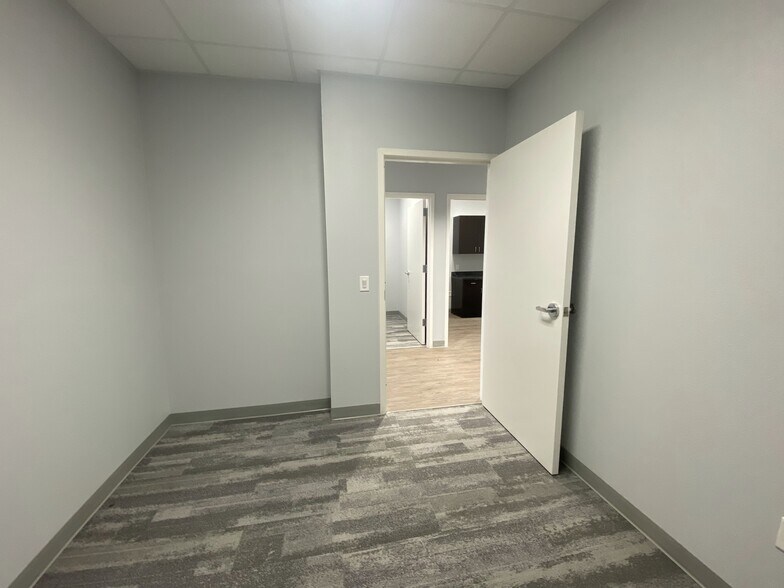 More Photos Of 1890 N Stonebridge Dr, McKinney Medical For Sale