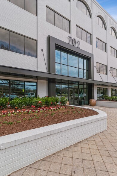 More Photos Of 702 Oberlin Rd, Raleigh Office For Lease