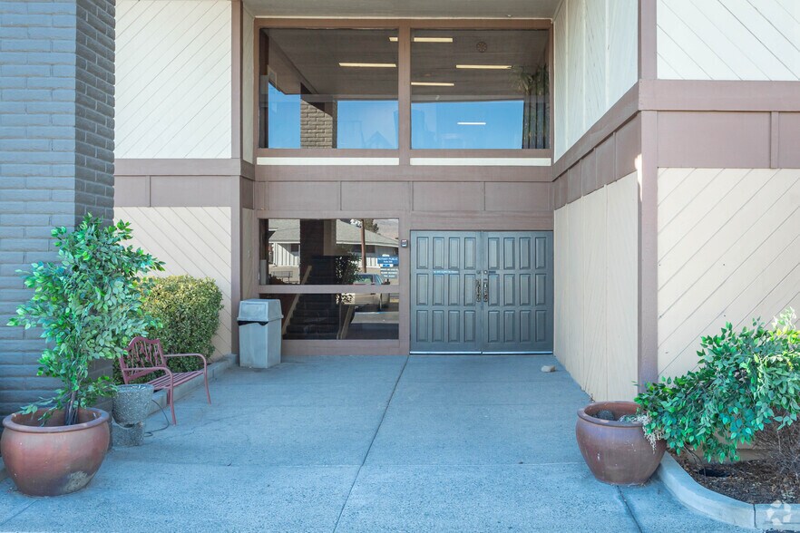 More Photos Of 1135 Terminal Way, Reno Office For Lease