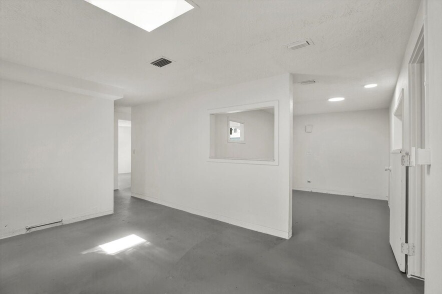 More Photos Of 6102 Indiana Ave, New Port Richey Office For Sale