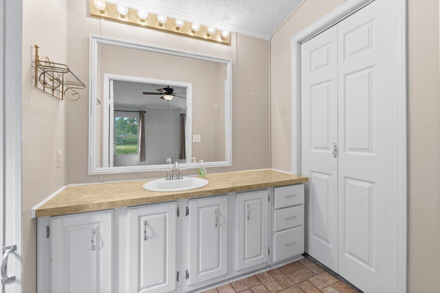 More Photos Of 3318 SH-146S, Livingston Mixed Retail For Sale