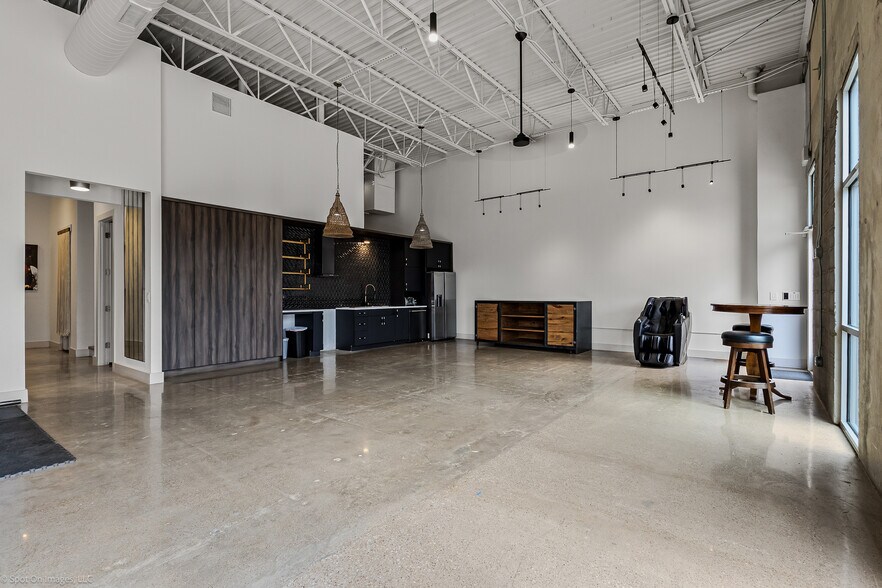 More Photos Of 1380 River Bend Dr, Dallas Office For Sale