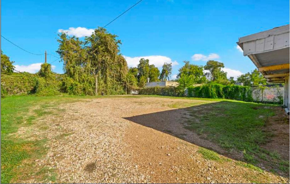 More Photos Of 2125 Franklin Ave, Waco Warehouse For Lease