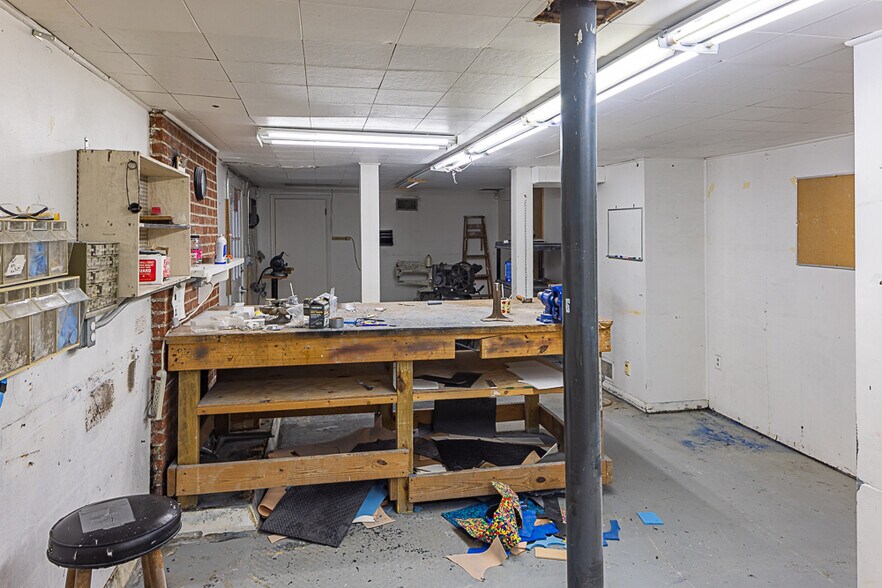 More Photos Of 553 Highway 126, Bristol Office For Sale