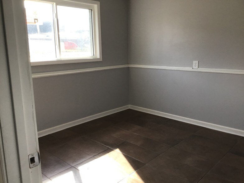 More Photos Of 23233 S Chrysler Dr, Hazel Park Office For Sale