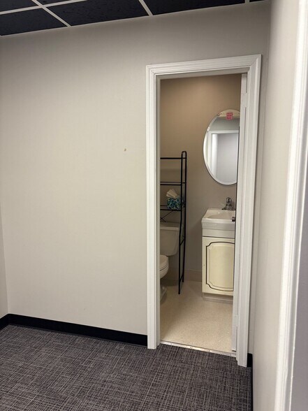 More Photos Of 280 Main St, Westminster Medical For Lease