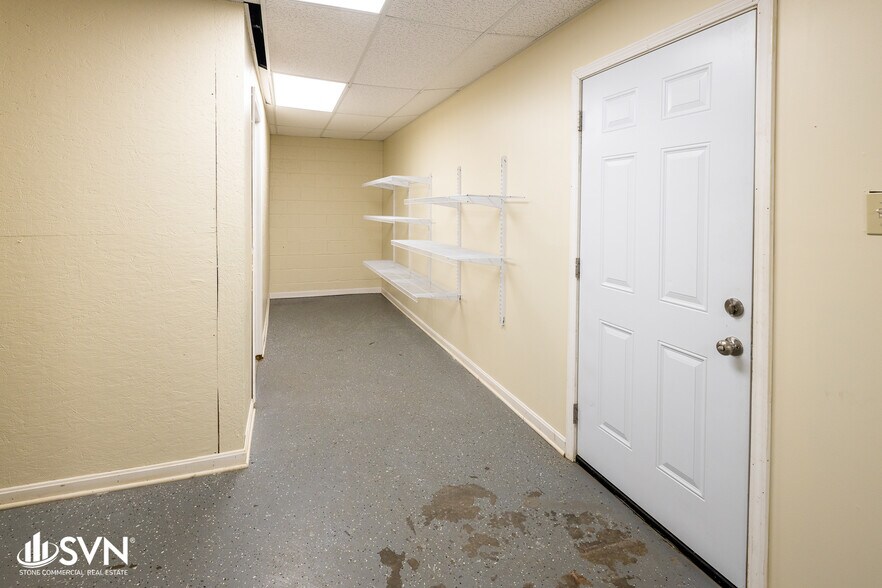 More Photos Of 1095 A Majaun Rd, Lexington Auto Repair For Lease