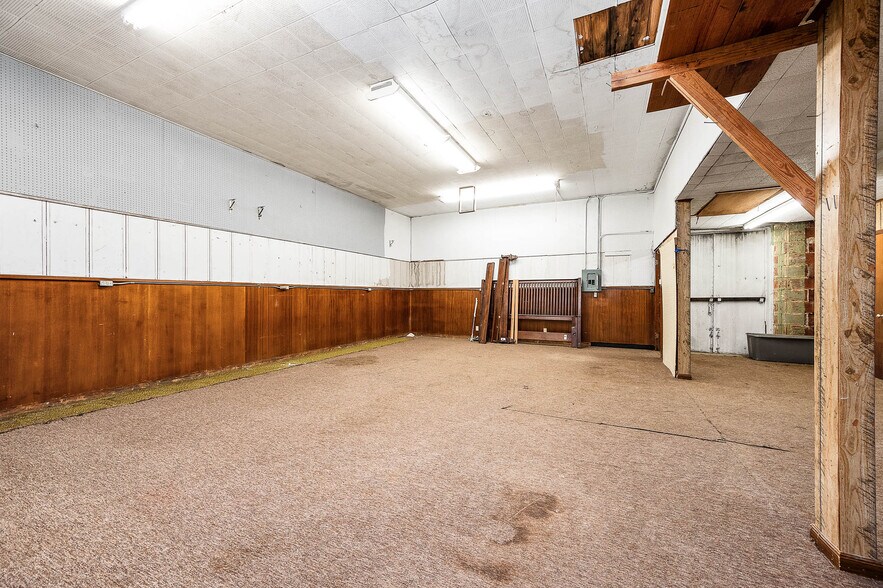 More Photos Of 101 E Monseratte St, El Campo Storefront For Sale