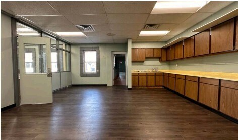 More Photos Of 300 E Cass St, Schoolcraft Office For Lease