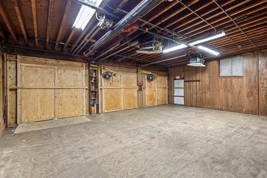 More Photos Of 598 Wood Ave, Woonsocket Freestanding For Lease