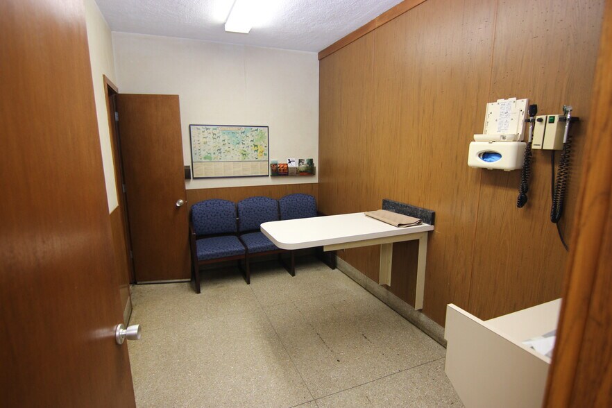 More Photos Of 2900 Belmont Ave, Youngstown Office For Sale