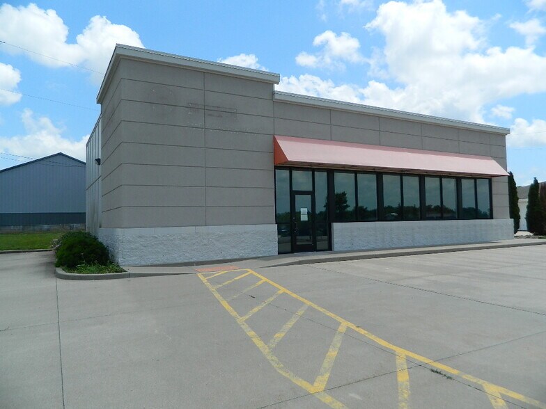 More Photos Of 912 Commerce Dr, Fairfield Freestanding For Lease