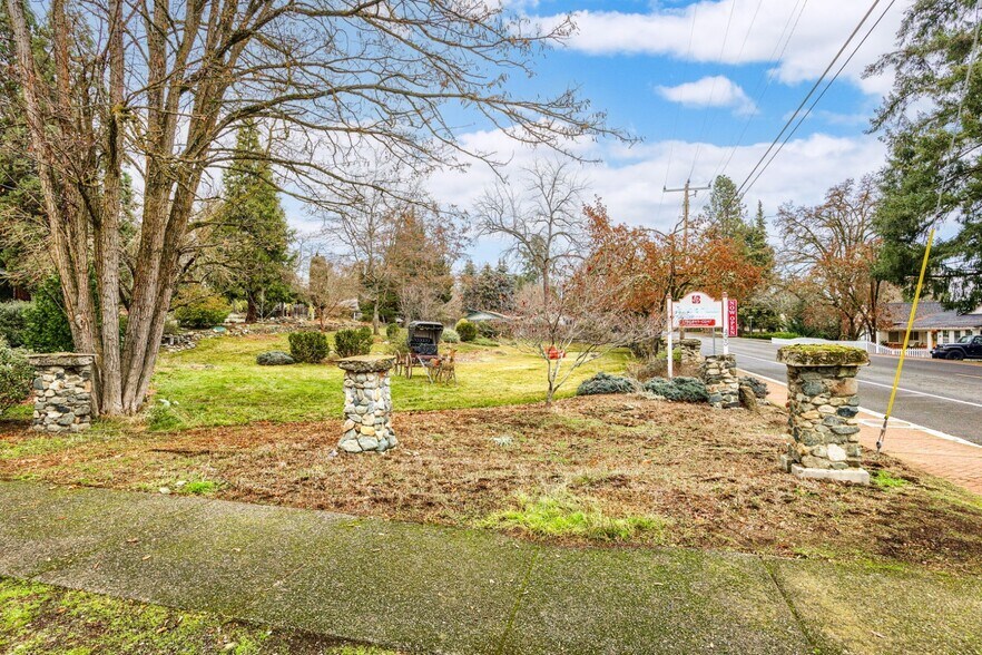 More Photos Of 455 N Oregon St, Jacksonville Hospitality For Sale