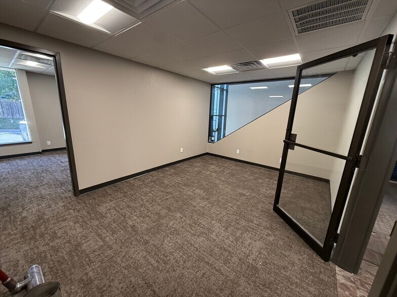More Photos Of 4420 W Vickery Blvd, Fort Worth Office For Lease
