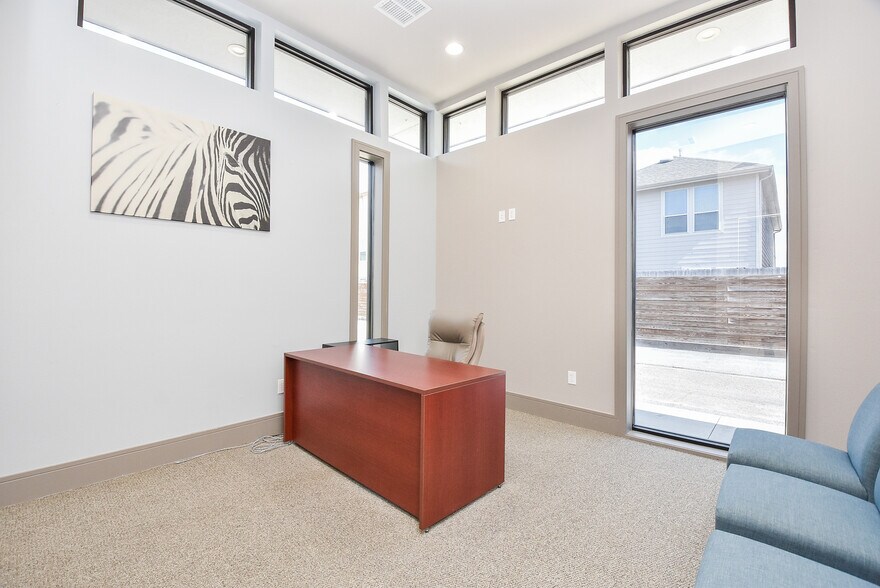 More Photos Of 8703 Meadowcroft Dr, Houston Medical For Lease