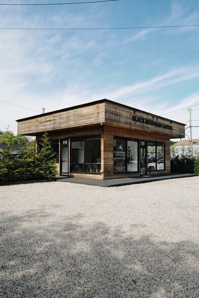 Primary Photo Of 81 Montauk Hwy, Wainscott Storefront Retail Office For Lease