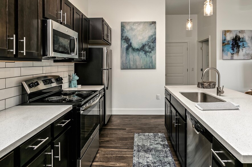 More Photos Of 1415 Cuming St NE, Omaha Apartments For Lease