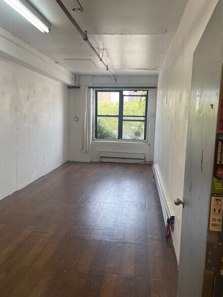 More Photos Of 605 E 132nd St, Bronx Flex For Lease