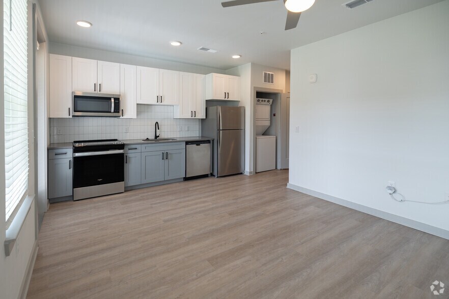 More Photos Of 1148 N Main St, Jacksonville Apartments For Lease