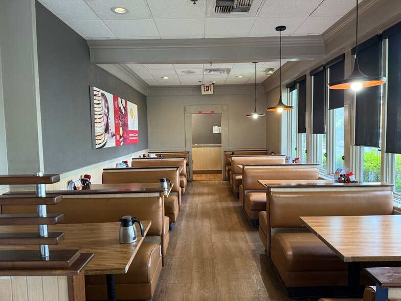 More Photos Of 5604 Merchants Center Blvd, Knoxville Restaurant For Lease