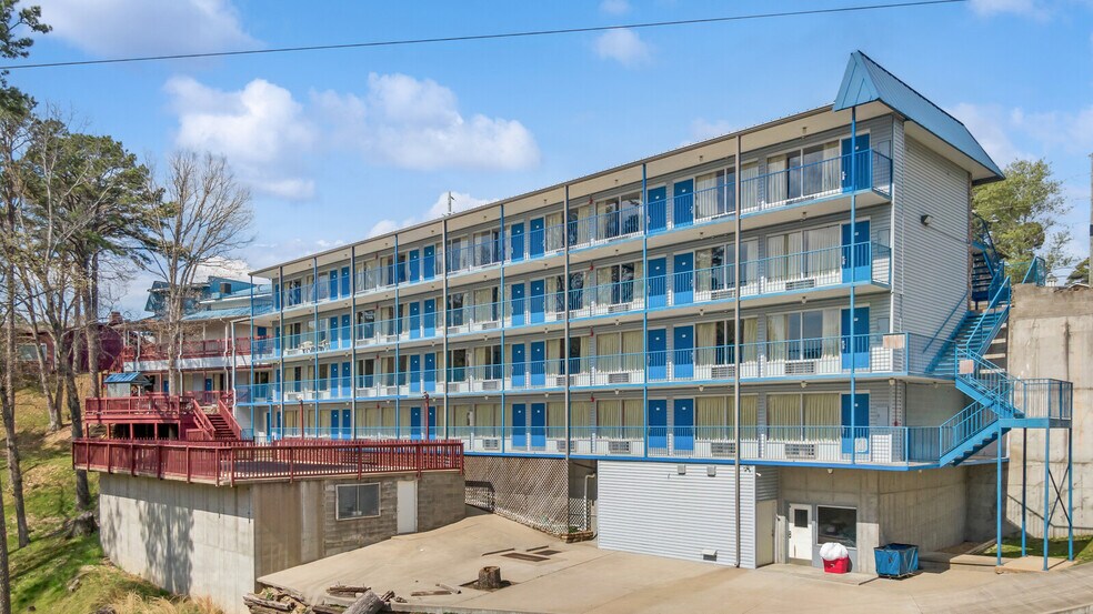 More Photos Of 110 Huntsville Rd, Eureka Springs Hotel For Sale