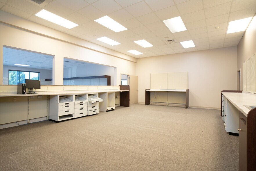 More Photos Of 16 Gosnell, Staunton Medical For Sale