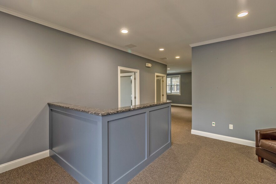 More Photos Of 447 Naubuc Ave, Glastonbury Office For Sale
