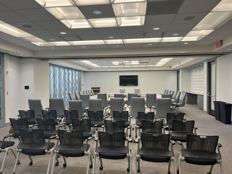 More Photos Of 1180 W Peachtree St NW, Atlanta Office For Lease