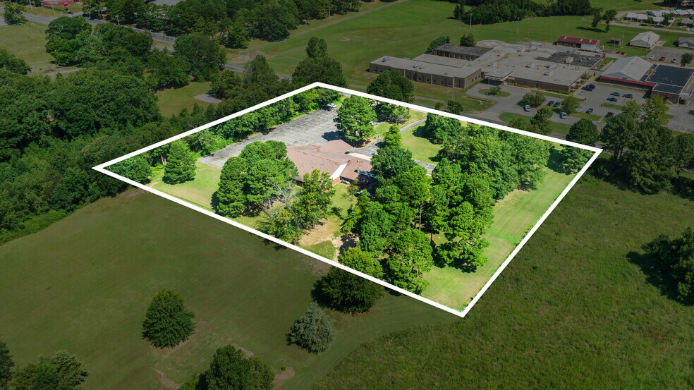 More Photos Of 1400 Locust st, Stilwell Office Residential For Sale