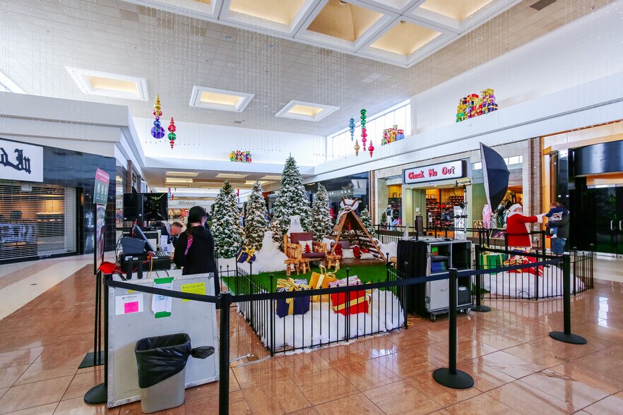 More Photos Of 1788-1850 W Michigan Ave, Jackson General Retail For Lease