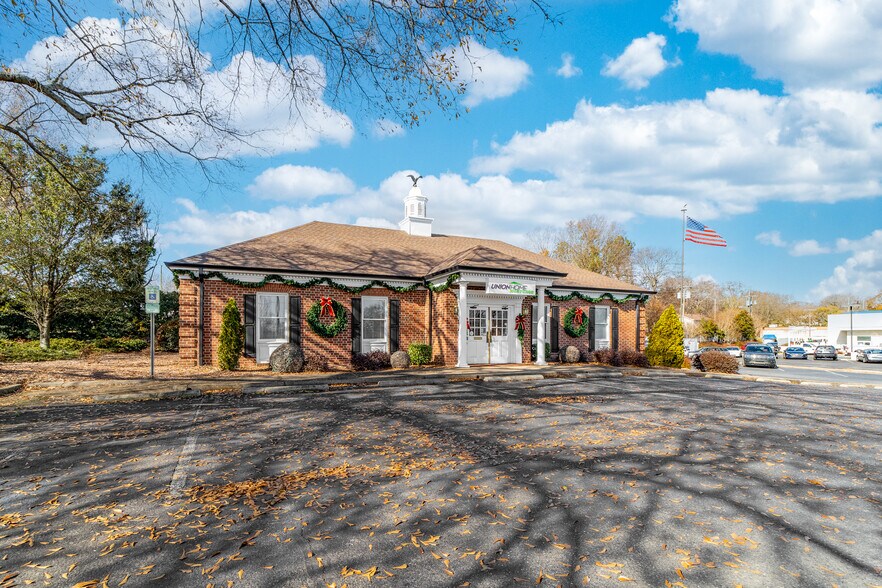 More Photos Of 824 S Dekalb St, Shelby Medical For Sale