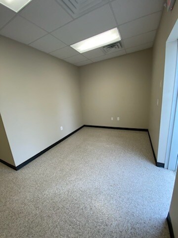 More Photos Of 24501 Hufsmith Kohrville Rd, Tomball Warehouse For Lease