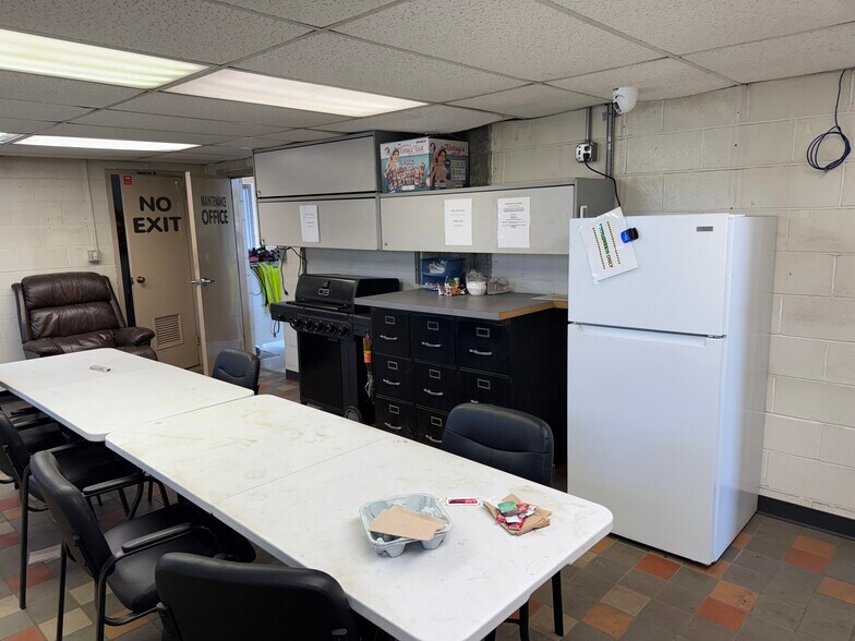 More Photos Of 4881 Pittsburgh Rd, Harrisville Light Distribution For Sale