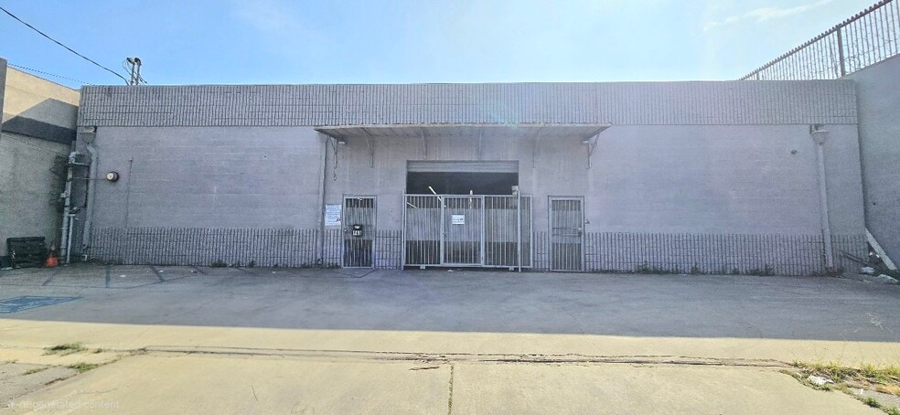 More Photos Of 140 E Jefferson Blvd, Los Angeles Warehouse For Lease